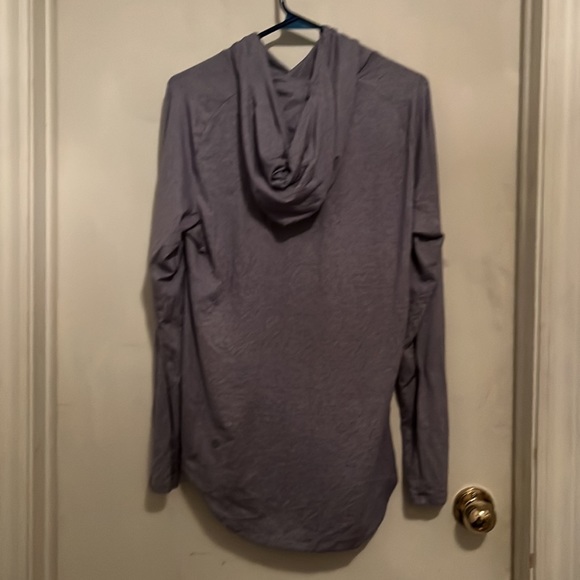 Lululemon hooded sweatshirt size small in amazing condition - Picture 3 of 3